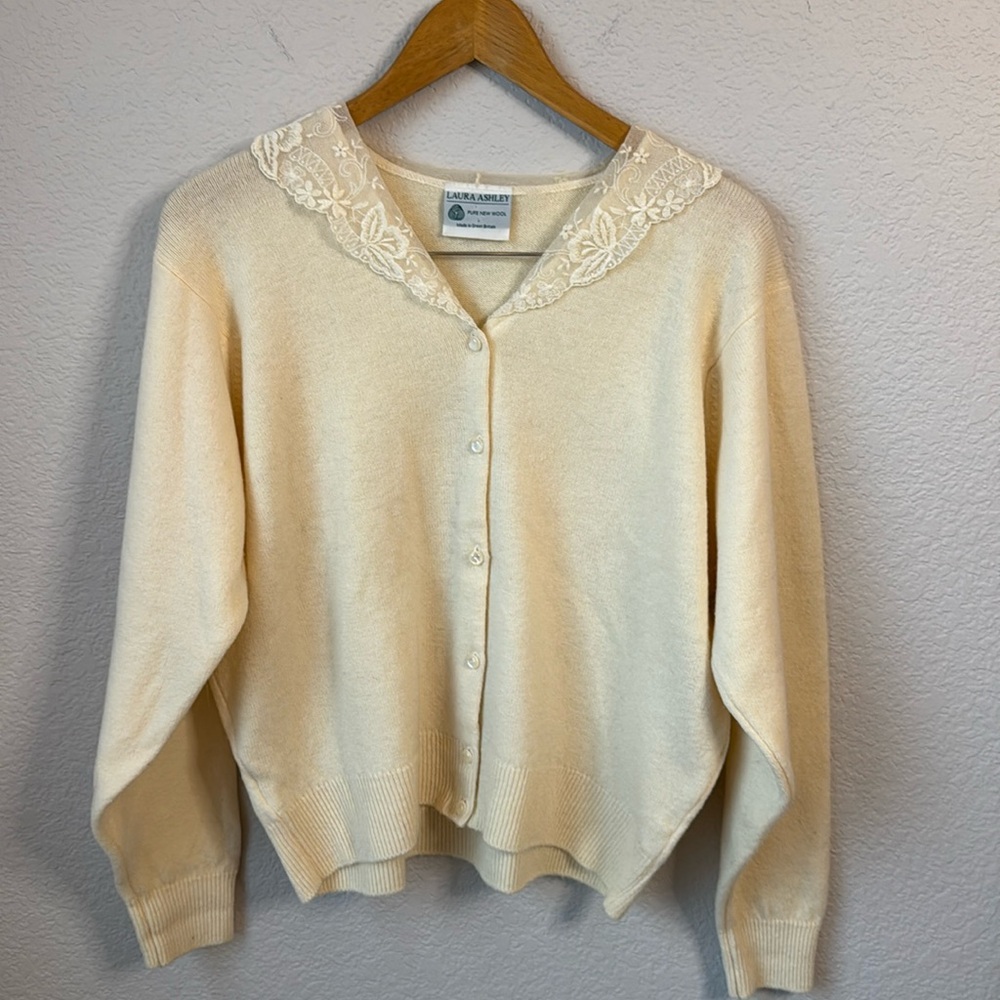 VINTAGE LAURA ASHLEY 100% Wool Ivory Sweater with Lace Collar Sz L